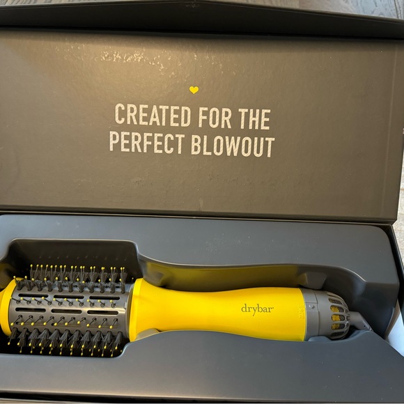 Drybar single shot blow-dryer brush - Picture 2 of 2